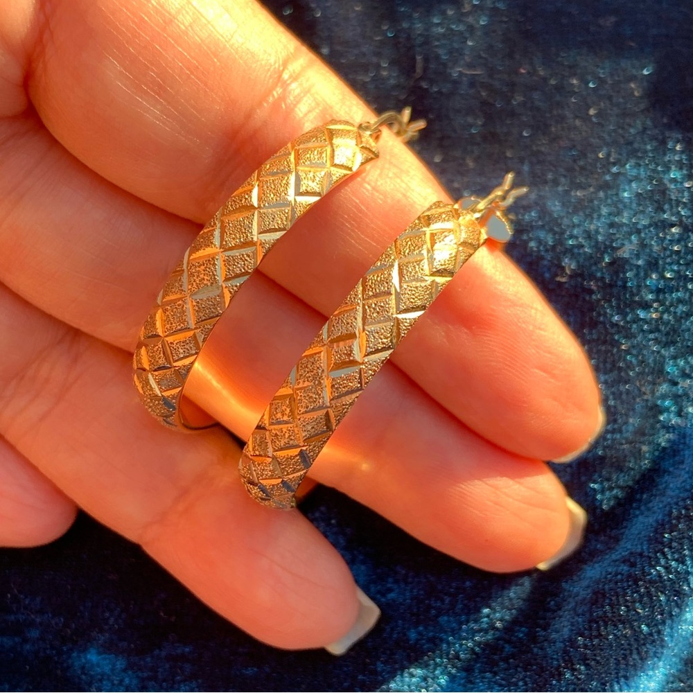 Vintage 14kt Yellow Gold Textured and Diamond Cut Hoops